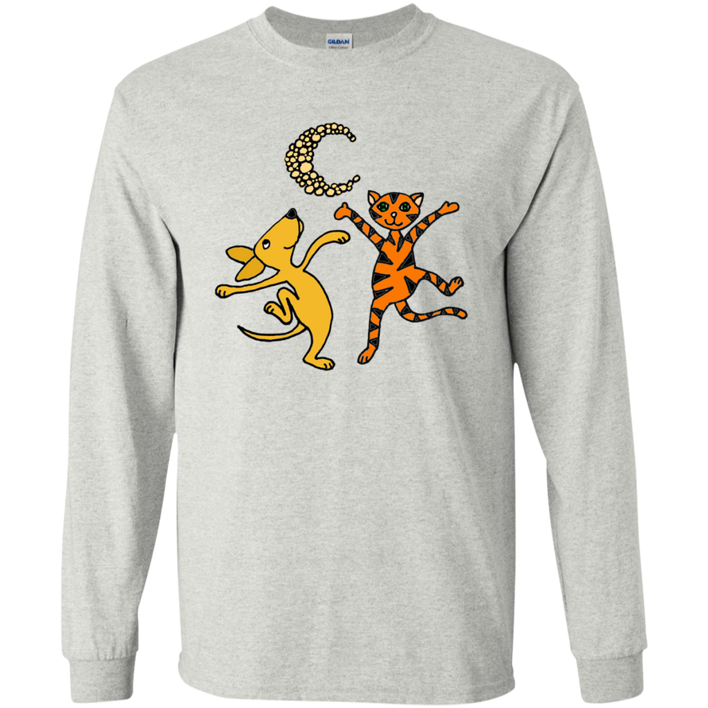 funny dog and orange tabby cat dancing in the moonlight T-Shirt