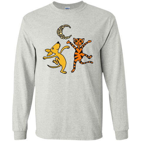funny dog and orange tabby cat dancing in the moonlight T-Shirt